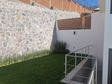 Casa en Venta en BOSQUES DEL REFUGIO,  Cada recamara con baño