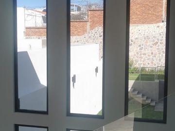 Casa en Venta en BOSQUES DEL REFUGIO,  Cada recamara con baño