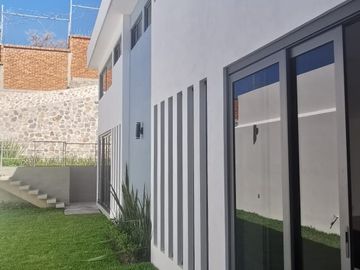 Casa en Venta en BOSQUES DEL REFUGIO,  Cada recamara con baño