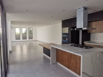 Casa en Venta en BOSQUES DEL REFUGIO,  Cada recamara con baño