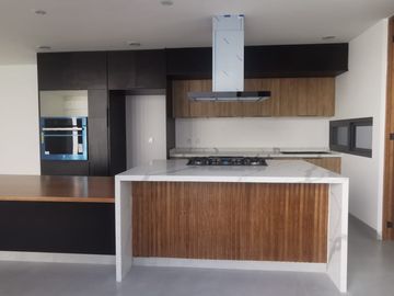 Casa en Venta en BOSQUES DEL REFUGIO,  Cada recamara con baño