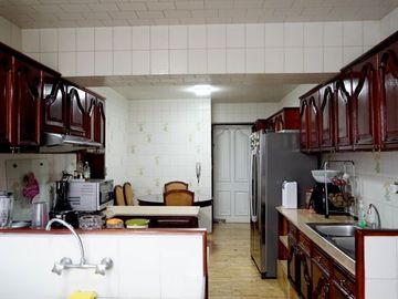 VENDO DEPARTAMENTO EN MALECON CISNEROS 3 DORM 2 COCHERAS $455000