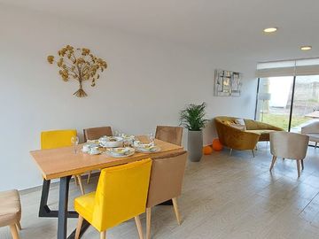 Playa Chica, casas de venta en el Club Privado EL MIRLO, 3 alcobas, 2 estacionamientos, terraza