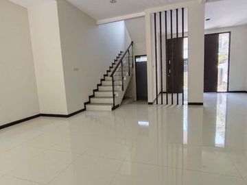 DEKAT RAYA MERR! Rumah Araya 2 Galaxy Bumi Permai 2 Lantai Dekat Manyar Klampis Kertajaya SHM