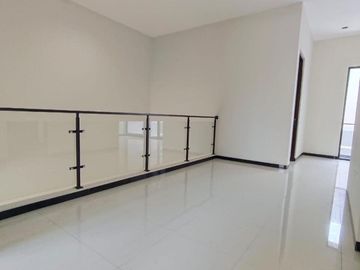 DEKAT RAYA MERR! Rumah Araya 2 Galaxy Bumi Permai 2 Lantai Dekat Manyar Klampis Kertajaya SHM