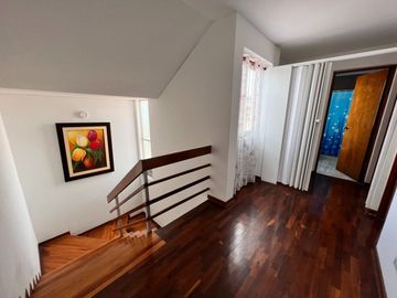 VENTA DE AMPLIA CASA POR EL ÓVALO HIGUERETA en SURCO