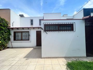 VENTA DE AMPLIA CASA POR EL ÓVALO HIGUERETA en SURCO