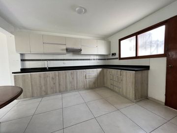 VENTA DE AMPLIA CASA POR EL ÓVALO HIGUERETA en SURCO