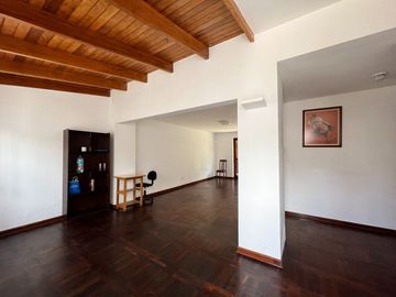VENTA DE AMPLIA CASA POR EL ÓVALO HIGUERETA en SURCO