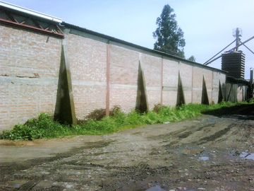 VENDE TERRENO INDUSTRIAL EN LINARES, 10.000 M2. MUY BUENOS ACCESOS Y CONECTIVIDAD CON CARRETERA