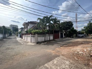 Rumah Hook, 150 Meter Ke Jalan Panjang Kebon Jeruk