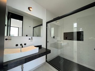 VENTA CASA CON ESTUDIO O RECAMARA EN PLANTA BAJA GRAND JURIQUILLA