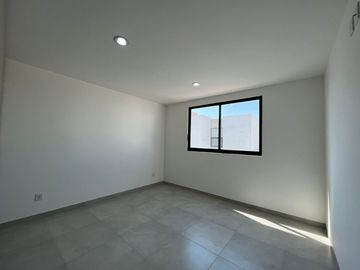 VENTA CASA CON ESTUDIO O RECAMARA EN PLANTA BAJA GRAND JURIQUILLA