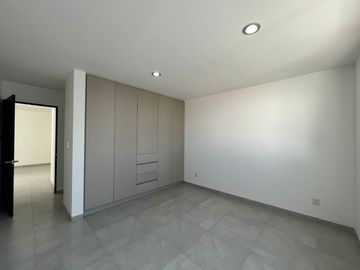 VENTA CASA CON ESTUDIO O RECAMARA EN PLANTA BAJA GRAND JURIQUILLA