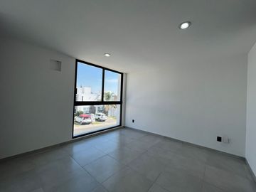 VENTA CASA CON ESTUDIO O RECAMARA EN PLANTA BAJA GRAND JURIQUILLA