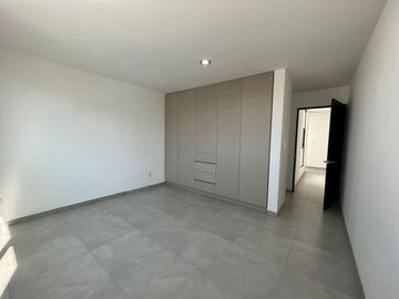 VENTA CASA CON ESTUDIO O RECAMARA EN PLANTA BAJA GRAND JURIQUILLA