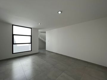 VENTA CASA CON ESTUDIO O RECAMARA EN PLANTA BAJA GRAND JURIQUILLA