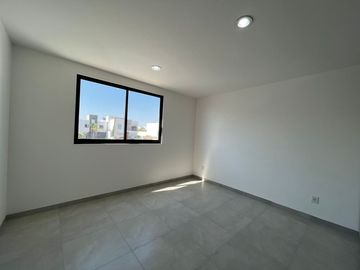 VENTA CASA CON ESTUDIO O RECAMARA EN PLANTA BAJA GRAND JURIQUILLA