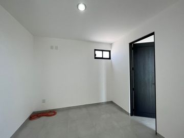 VENTA CASA CON ESTUDIO O RECAMARA EN PLANTA BAJA GRAND JURIQUILLA