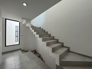VENTA CASA CON ESTUDIO O RECAMARA EN PLANTA BAJA GRAND JURIQUILLA
