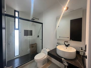 VENTA CASA CON ESTUDIO O RECAMARA EN PLANTA BAJA GRAND JURIQUILLA