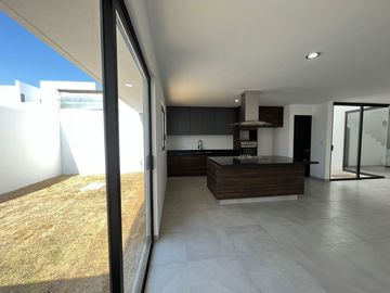 VENTA CASA CON ESTUDIO O RECAMARA EN PLANTA BAJA GRAND JURIQUILLA