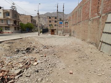 VENTA TERRENO ATE URB. REAL STA CLARA INGRESANDO POR PISTA NUEVA 251M2