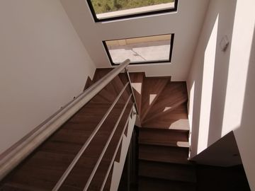 CASA   EN VENTA POR ESTRENAR . IZAMBA. AMBATO!!