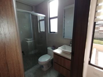 CASA   EN VENTA POR ESTRENAR . IZAMBA. AMBATO!!