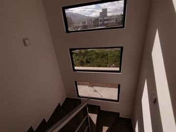 CASA   EN VENTA POR ESTRENAR . IZAMBA. AMBATO!!