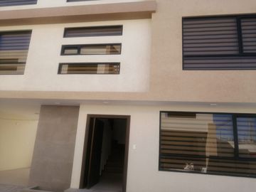 CASA   EN VENTA POR ESTRENAR . IZAMBA. AMBATO!!