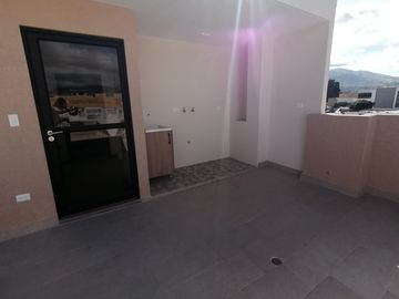 CASA   EN VENTA POR ESTRENAR . IZAMBA. AMBATO!!