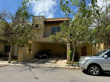 Casa con con jardín, alberca, Casa Club, cenote y Area de juegos, Allegranza, Playa del carmen.