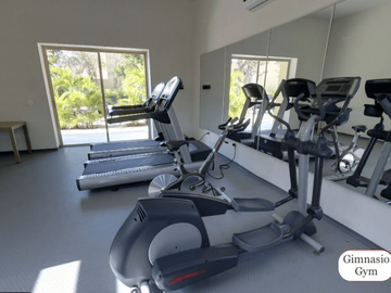 Casa con con jardín, alberca, Casa Club, cenote y Area de juegos, Allegranza, Playa del carmen.