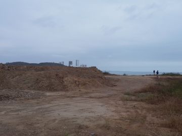 En venta terreno de 10,500 m2 al pie del mar en Engabao en Playas. (JP)