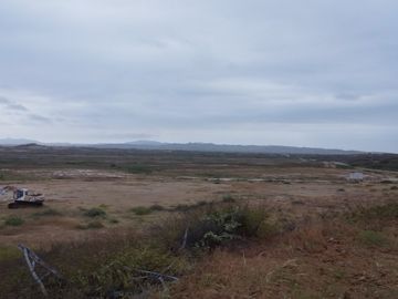 En venta terreno de 10,500 m2 al pie del mar en Engabao en Playas. (JP)