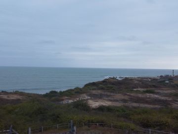 En venta terreno de 10,500 m2 al pie del mar en Engabao en Playas. (JP)