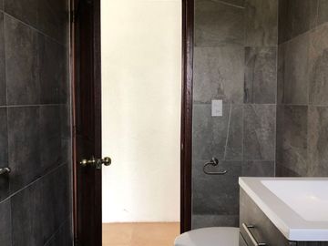 Casa sola en venta, vigilancia las 24 hrs., zonanorte fresca