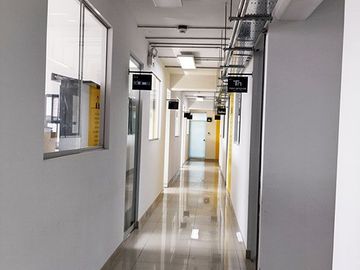 OFICINAS ADMINISTRATIVASDE 23 m2 - 20 m2  EN ALQUILER CERCA A EVITAMIENTO