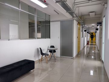 OFICINAS ADMINISTRATIVASDE 23 m2 - 20 m2  EN ALQUILER CERCA A EVITAMIENTO