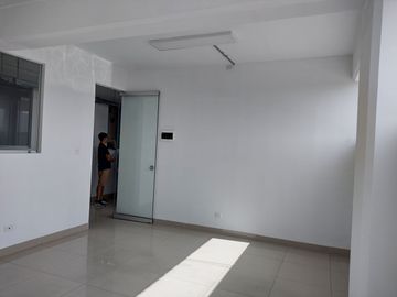 OFICINAS ADMINISTRATIVASDE 23 m2 - 20 m2  EN ALQUILER CERCA A EVITAMIENTO