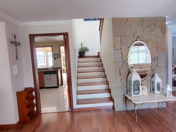 VENDO CASA EN MONAY, CERCA AL COLEGIO DE INGENIEROS SECTOR AV ROMA. LINDA UBICACIÓN