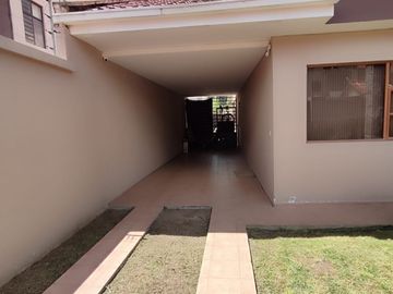 VENDO CASA EN MONAY, CERCA AL COLEGIO DE INGENIEROS SECTOR AV ROMA. LINDA UBICACIÓN