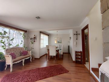VENDO CASA EN MONAY, CERCA AL COLEGIO DE INGENIEROS SECTOR AV ROMA. LINDA UBICACIÓN