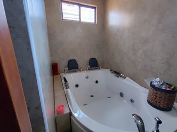 VENDO CASA EN MONAY, CERCA AL COLEGIO DE INGENIEROS SECTOR AV ROMA. LINDA UBICACIÓN