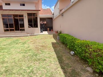 VENDO CASA EN MONAY, CERCA AL COLEGIO DE INGENIEROS SECTOR AV ROMA. LINDA UBICACIÓN