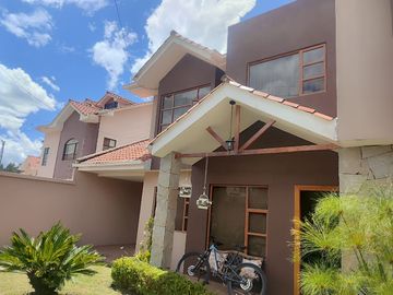 VENDO CASA EN MONAY, CERCA AL COLEGIO DE INGENIEROS SECTOR AV ROMA. LINDA UBICACIÓN