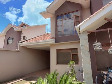 VENDO CASA EN MONAY, CERCA AL COLEGIO DE INGENIEROS SECTOR AV ROMA. LINDA UBICACIÓN