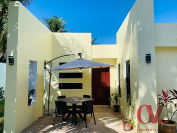 CASA DE UN PISO CON TERRENO GRANDE EN TERCERA FILA DE LA PLAYA  EN PROGRESO