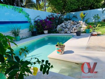 CASA DE UN PISO CON TERRENO GRANDE EN TERCERA FILA DE LA PLAYA  EN PROGRESO